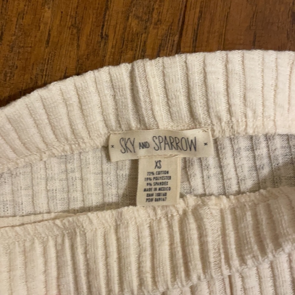 NWT Super cute bell bottom stretchy pants - Picture 3 of 4